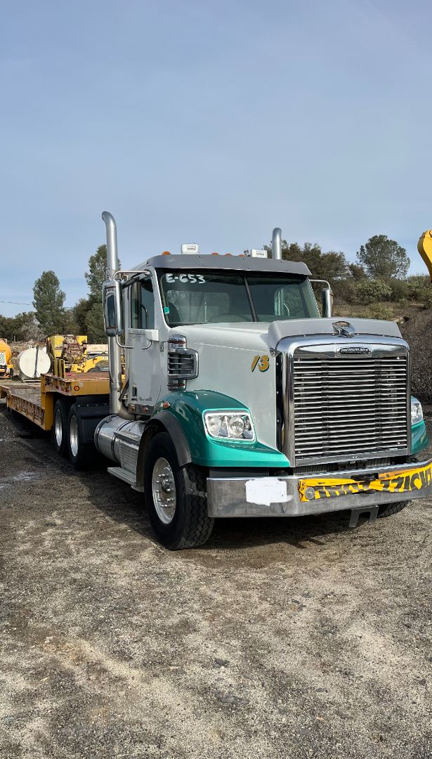 2013 FREIGHTLINER Coronado 122SD - Image 2